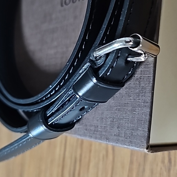 #00210-1128 LOUIS VUITTON BLACK STRAPS - Picture 2 of 5